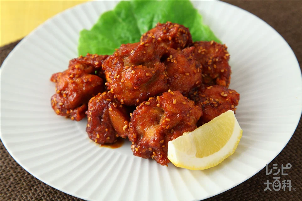 ヤンニョムチキン(鶏のから揚げ甘辛ソースあえ)