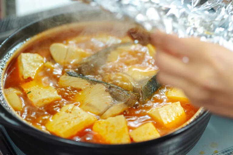 いつもの「ぶり大根」が大変身!? ぶりのピリ辛煮込み