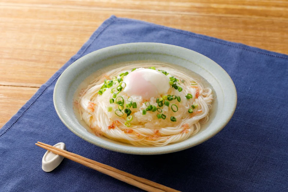 おろし温玉鶏だしそうめん