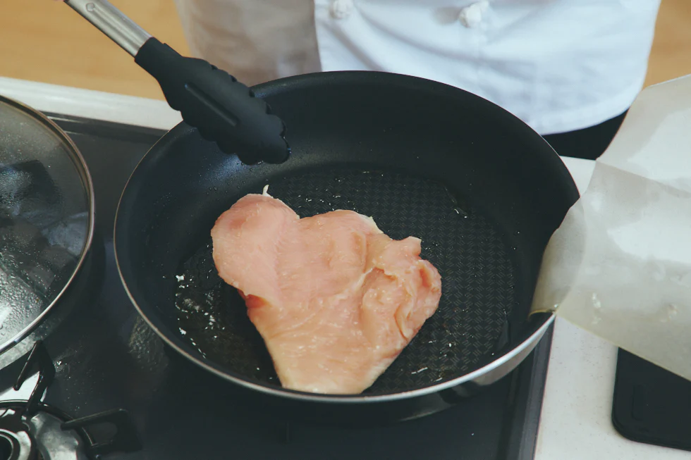 開いた部分に火を通すため、まだひっくりかえさない