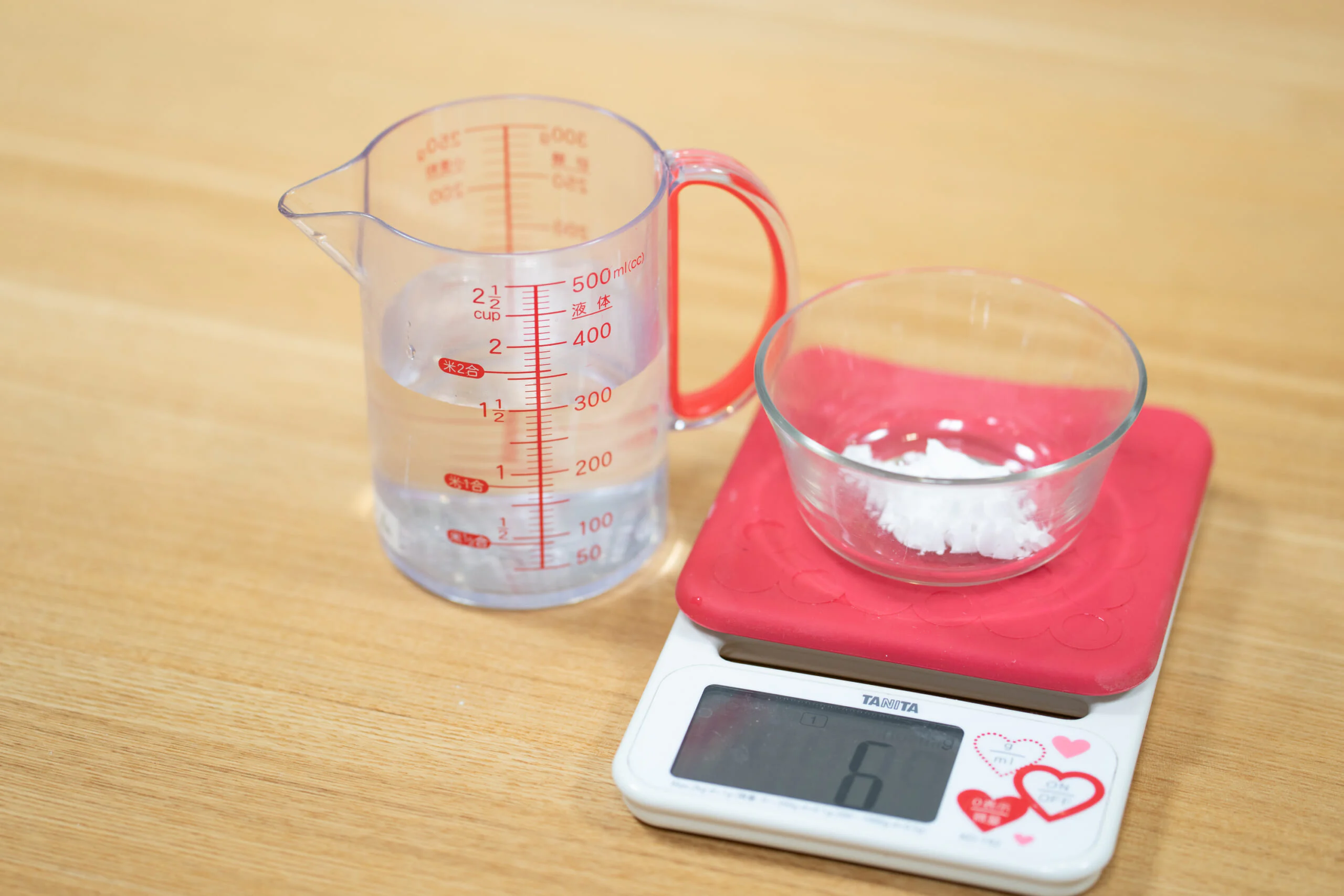 たとえば、水300mlに対して、2%の片栗粉なら6g