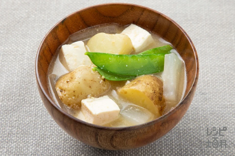 新じゃがいも・大根と豆腐のみそ汁