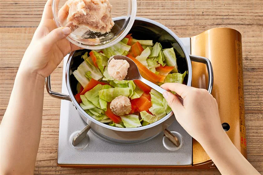 鶏団子とひらひら人参のスープ野菜のつくり方_2_1