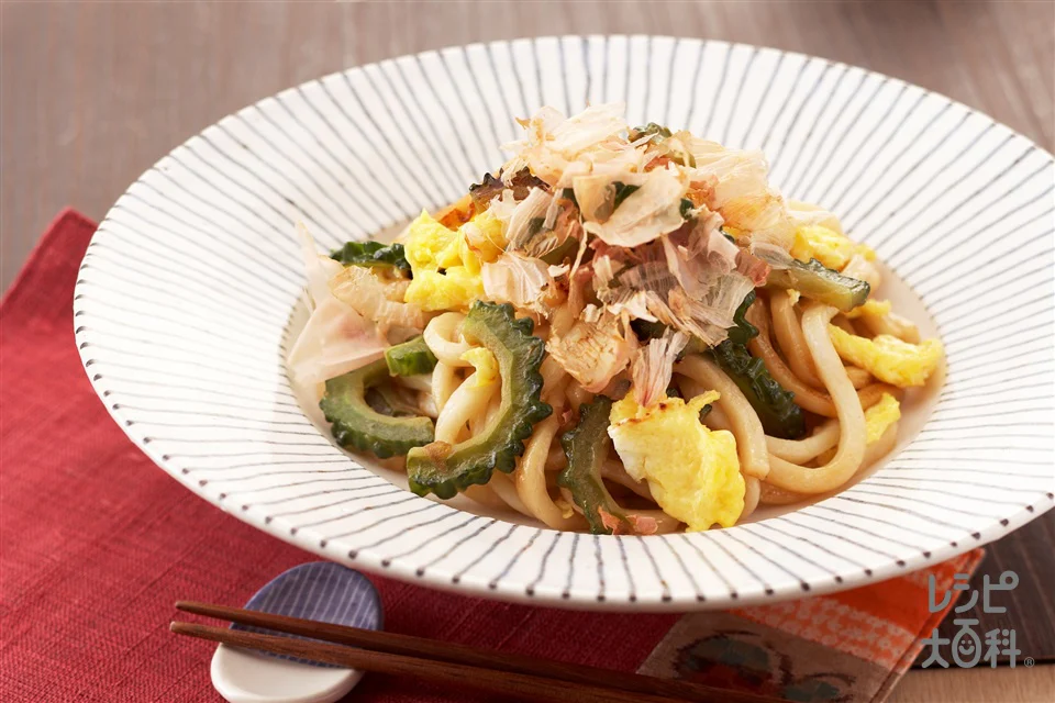 卵とニガウリの焼きうどん
