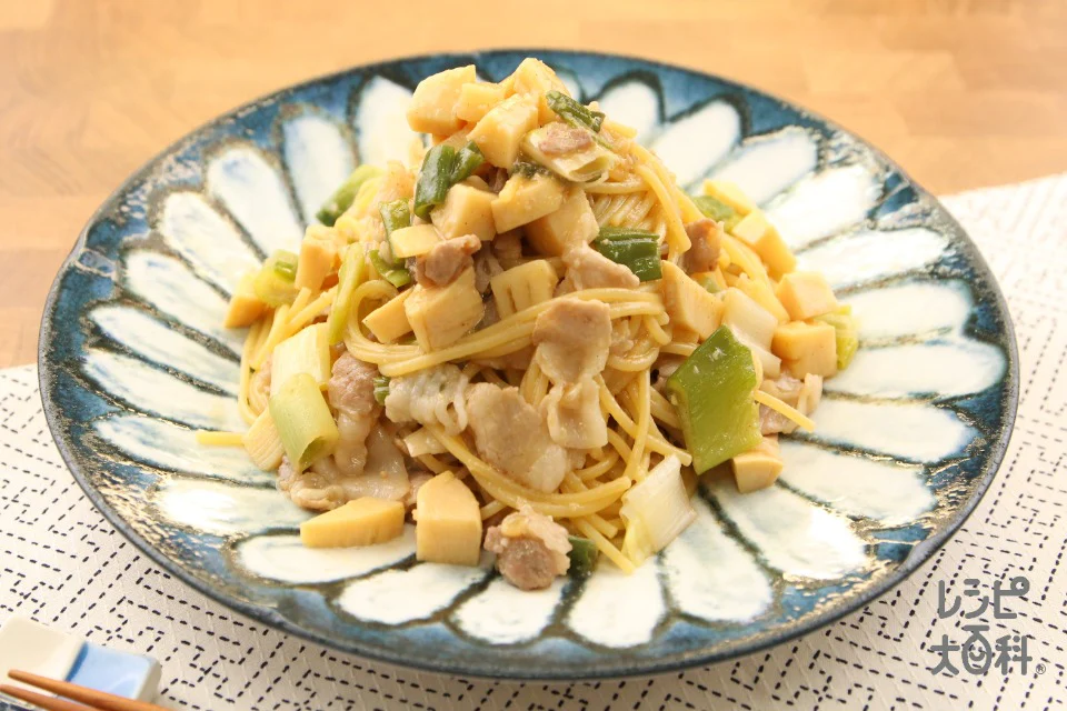 たけのこと長ねぎの肉みそパスタ