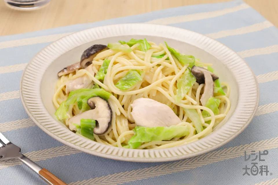 フライパン一つで!鶏むね肉とキャベツのクリームパスタ