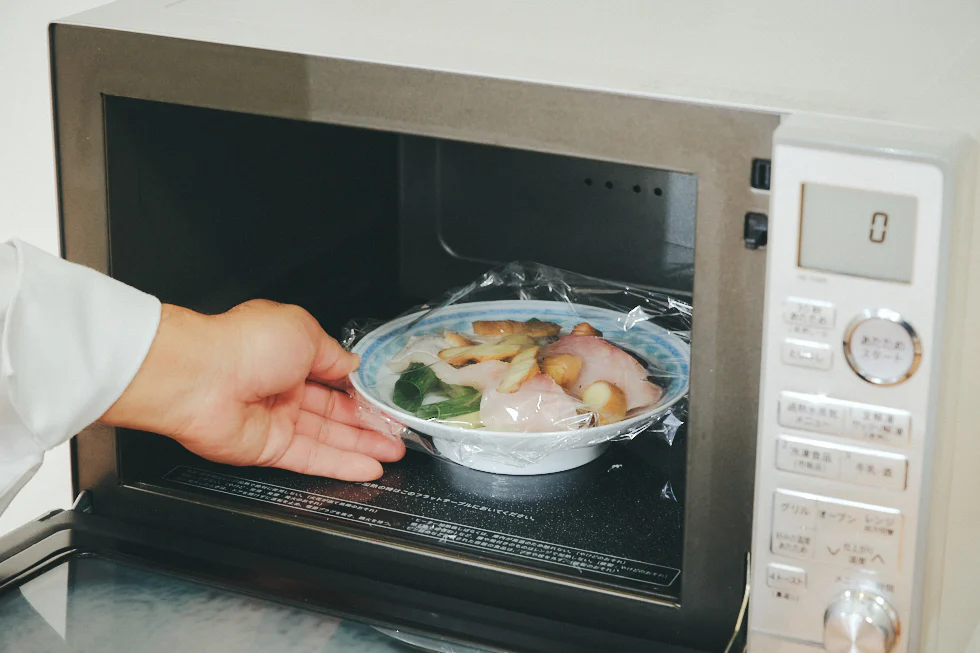 ポイント2：「加熱は2分30秒、余熱で3分」がふっくら食感をつくる