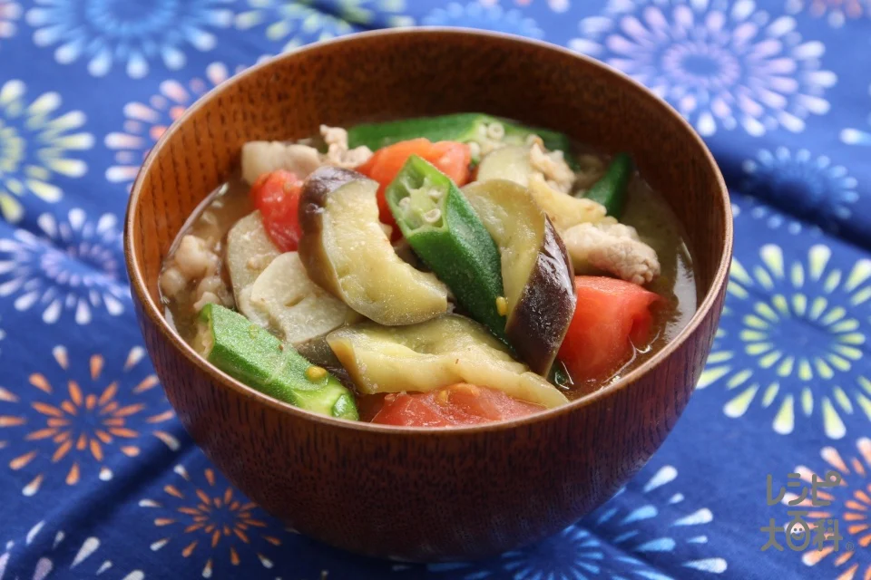 トマトと夏野菜のモリだくさんみそ汁