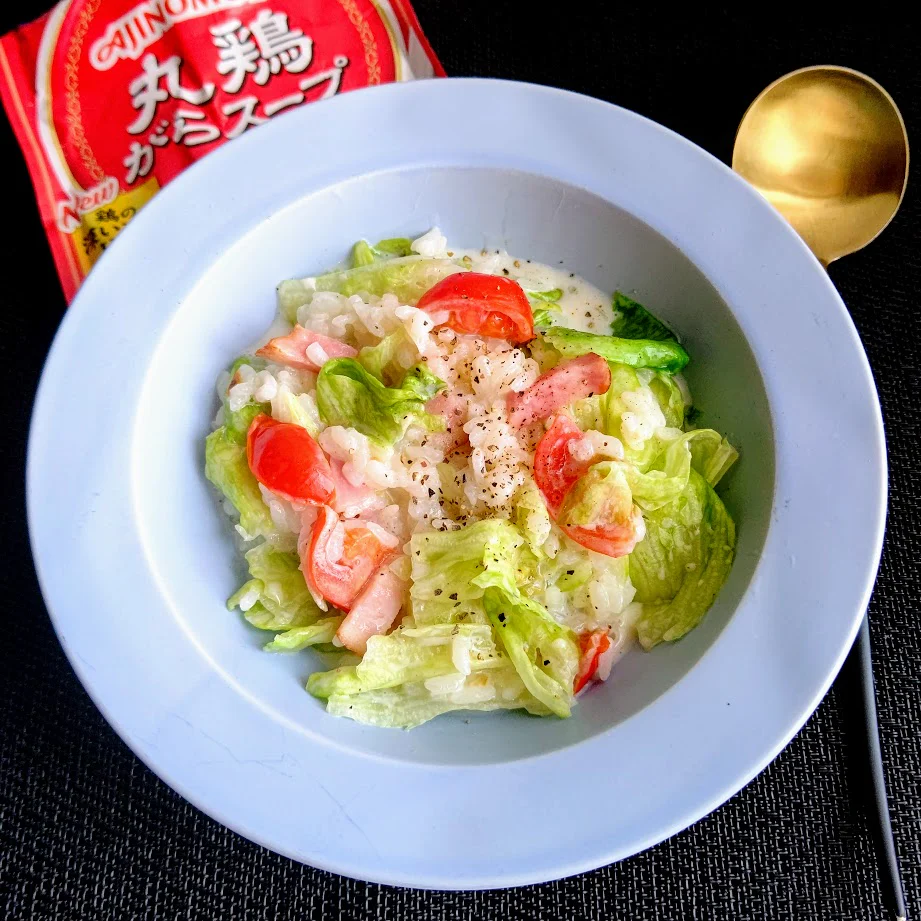 冷やご飯と食材を活用!レタスとトマトのリゾット