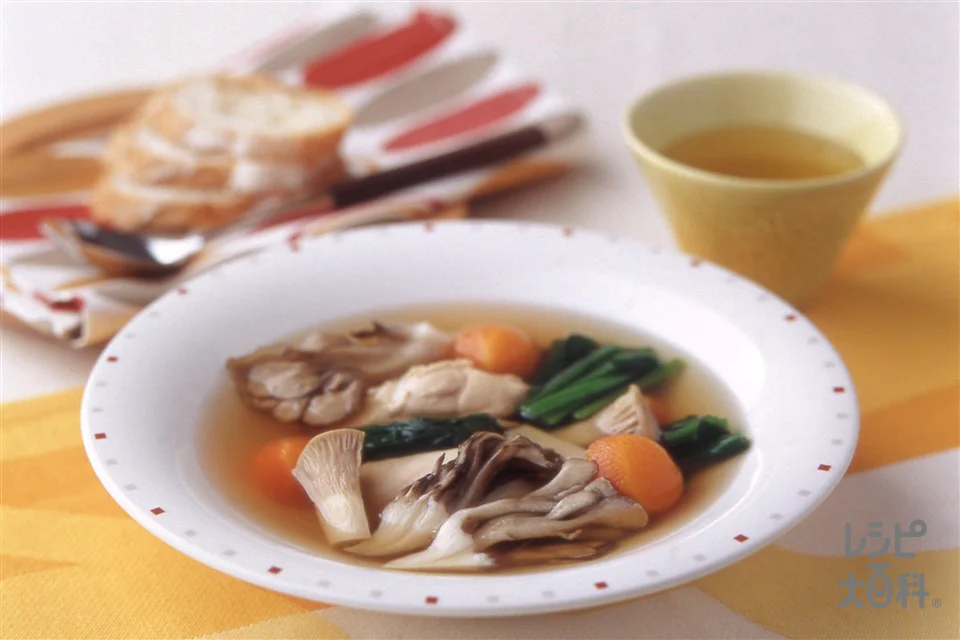 きのこと冬野菜のヘルシーコンソメスープ