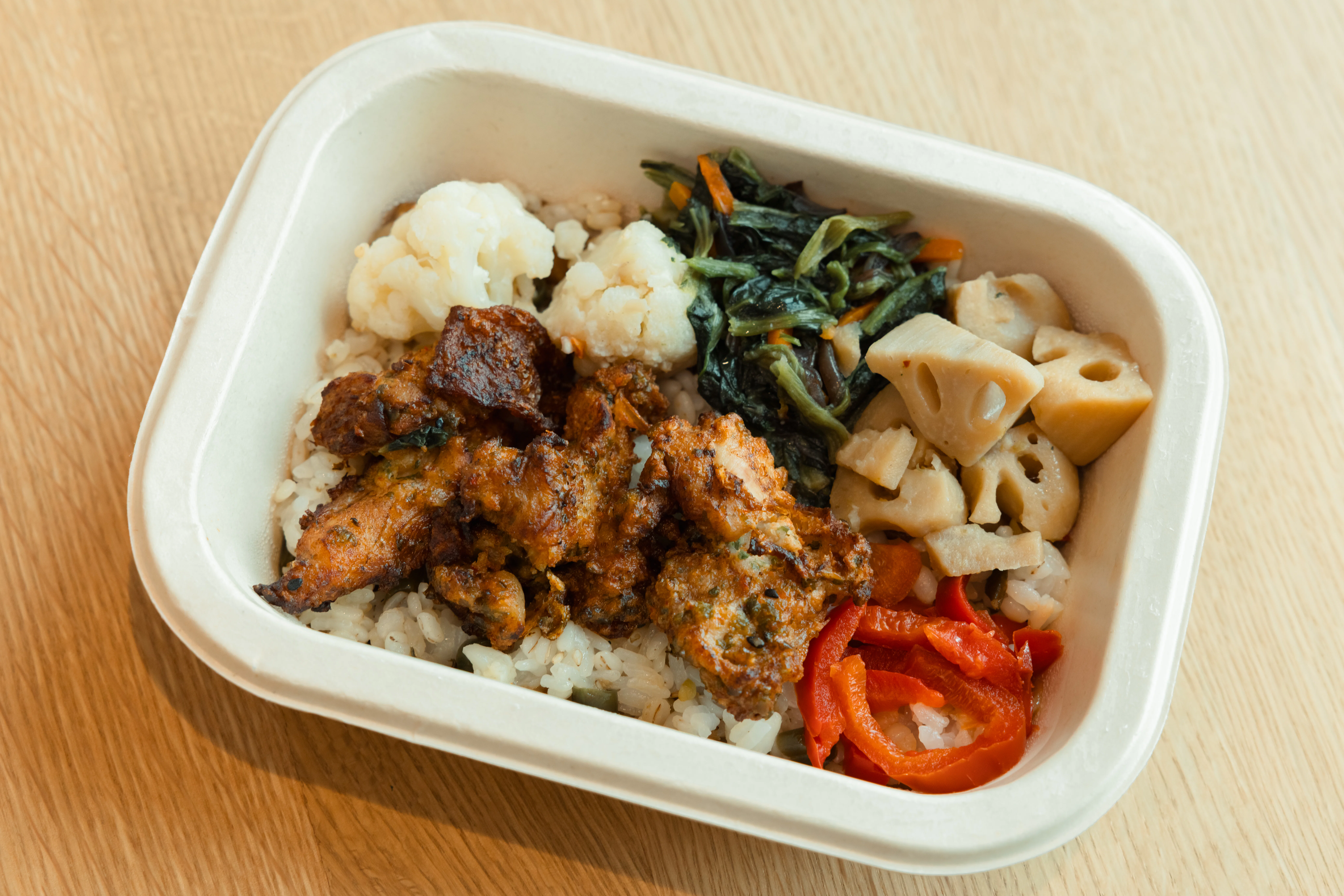 磯辺七味から揚げ、根菜の中華風まぜご飯