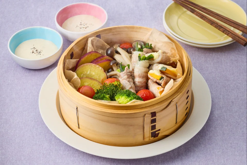 だし香る!肉巻きと彩り野菜のせいろ蒸し