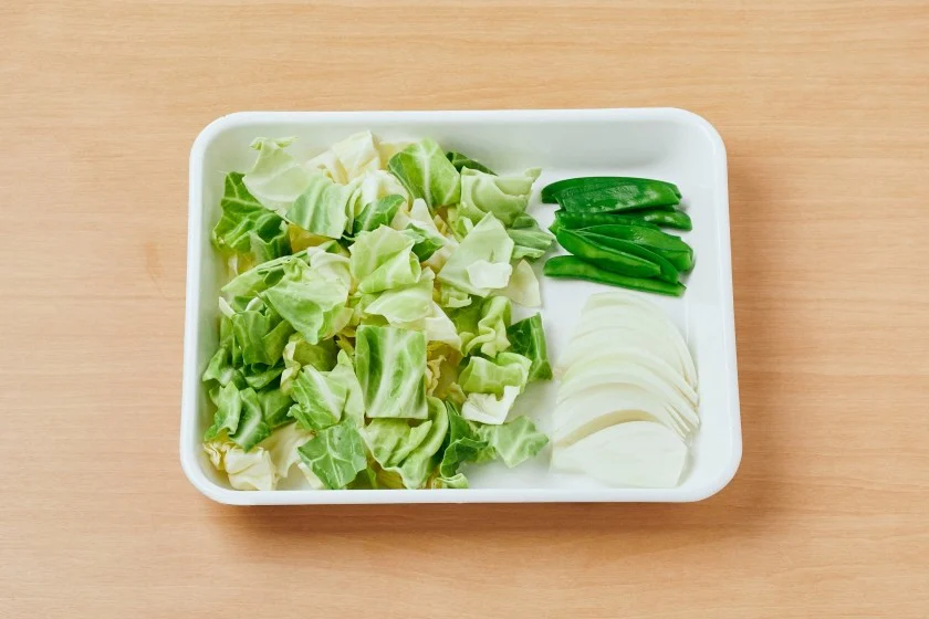きぬさやとキャベツのみそ汁のつくり方_1_1