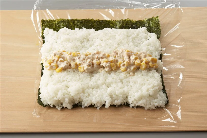 ツナコーンマヨの巻きおにぎりのつくり方_3_1