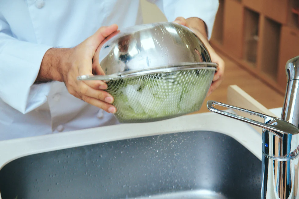サラダスピナーがあると簡単に水切りできる。