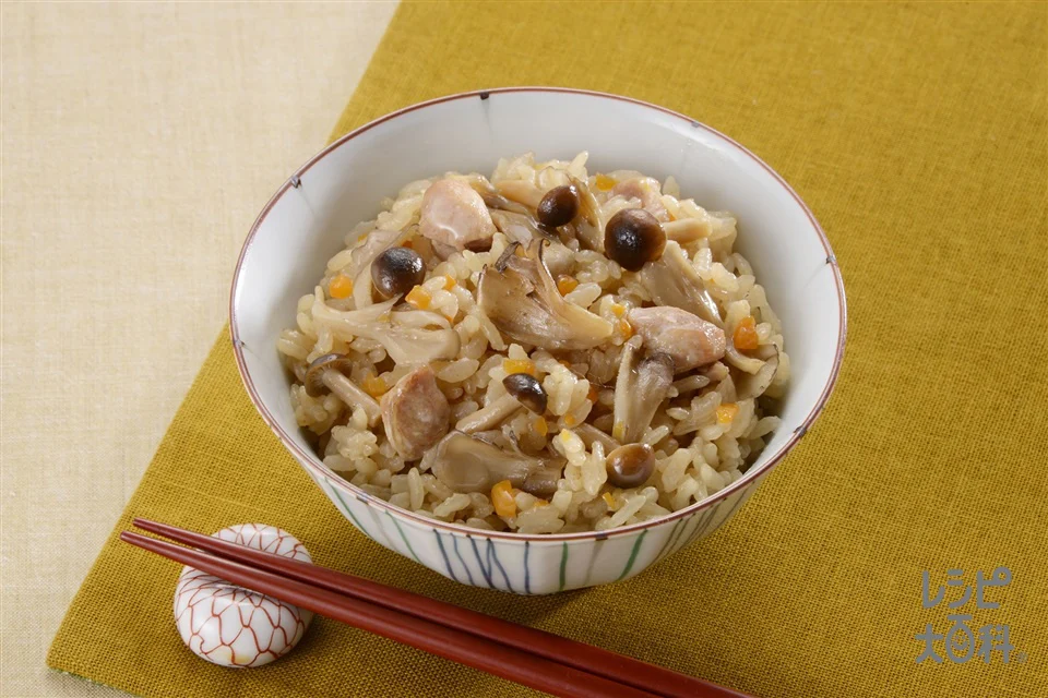 鶏肉とたっぷりきのこのだし炊きご飯