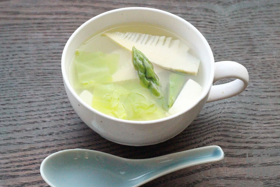 春の丸鶏豆腐スープ