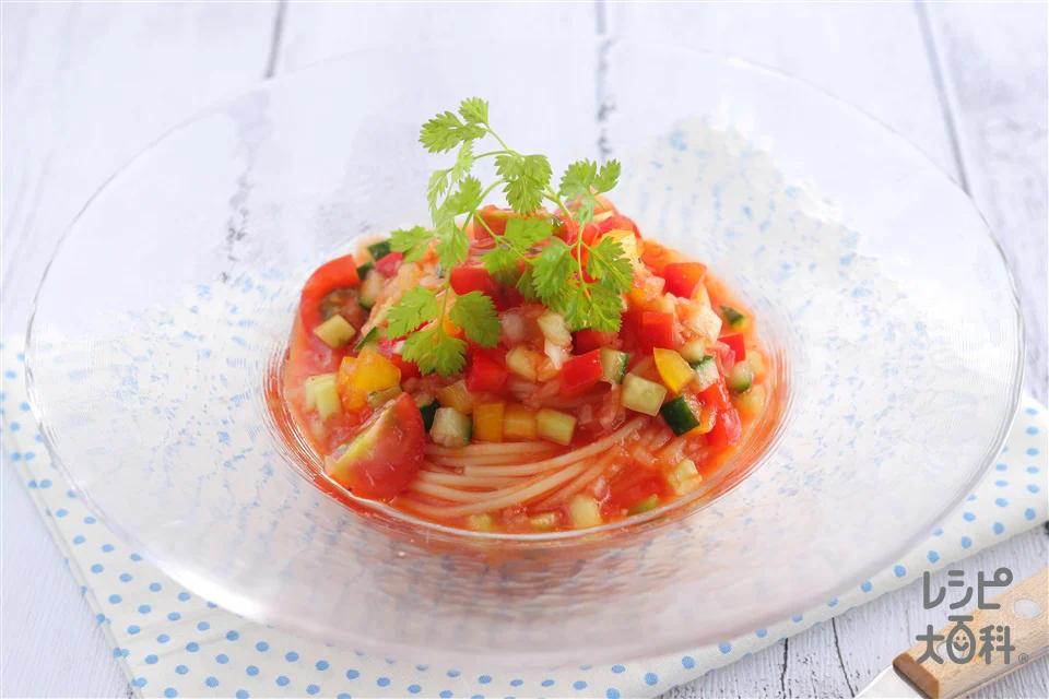 しゃきしゃき野菜の冷製トマトスープパスタ