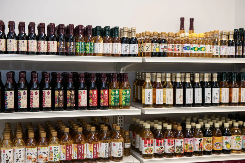 「こんな酢があったらおもしろい!」と、これまでに開発した酢は自社製品から企業向けのオーダーメイド品を含めると、約1000種あるそう!
