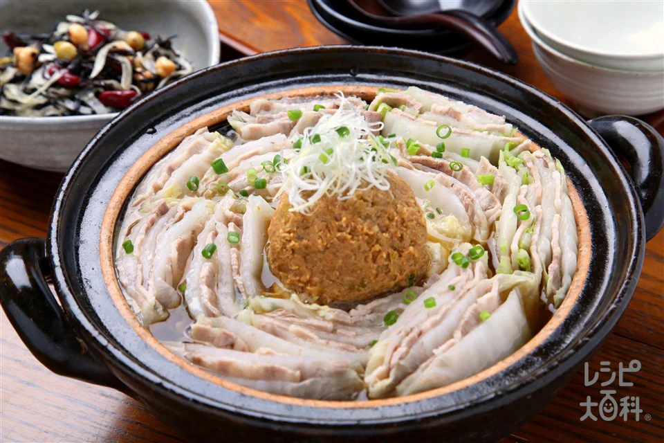 豚バラと白菜の重ね鍋 炒めねぎ味噌ボールのせ