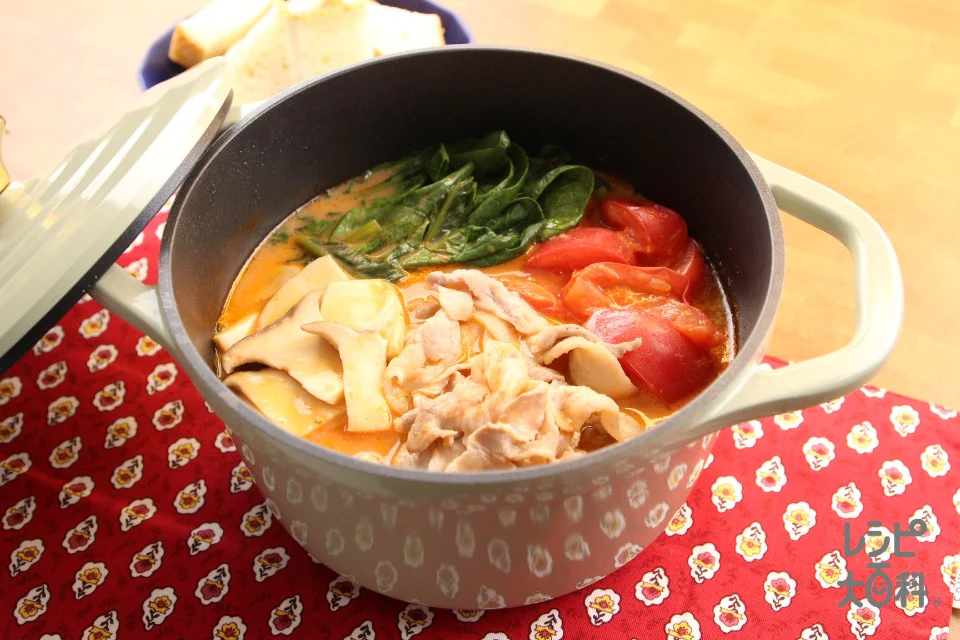 「完熟トマトまるごと1個分使ったポタージュ」でつくるトマト鍋