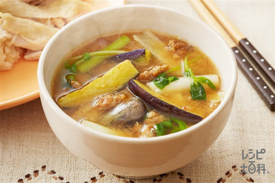 ひき肉となすのみそ汁カレー風味