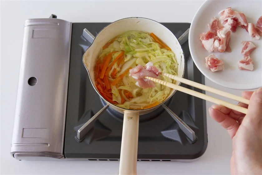 豚肉とせん切り野菜の簡単中華風スープ のつくり方_2_2