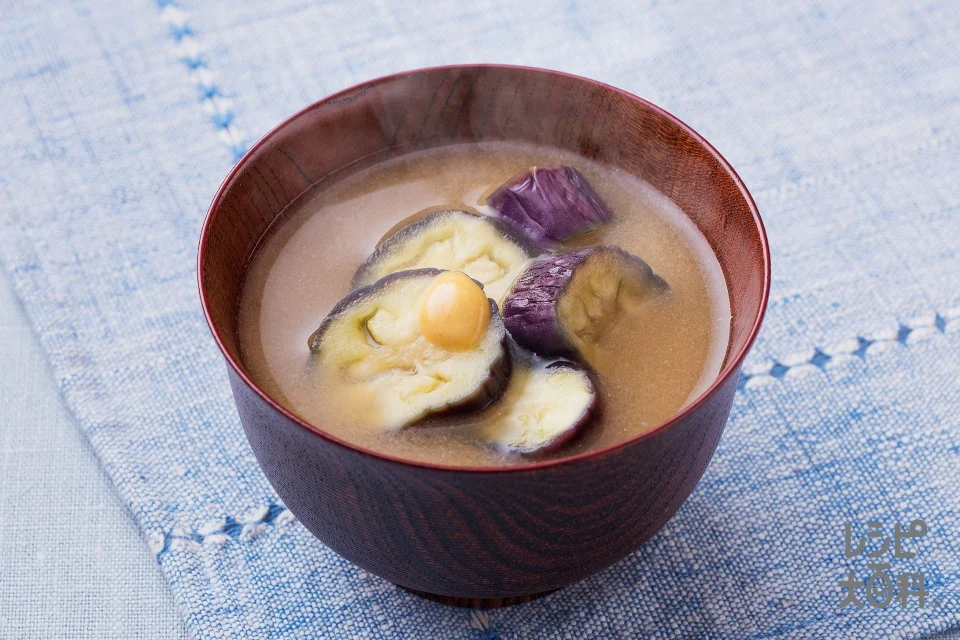 レンジ蒸しなすのみそ汁