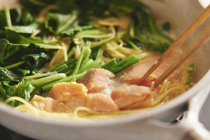 フライパン１つで！鮭だしミルクパスタのつくり方_3_1