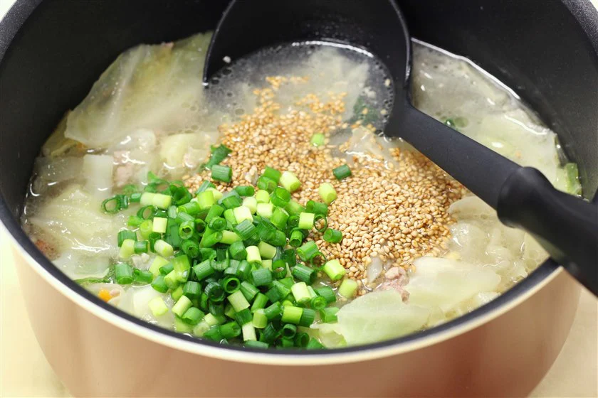 たっぷり野菜のネギごまスープのつくり方_3_1