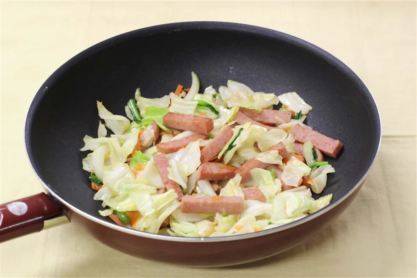 たっぷり野菜とポークランチョンミート炒めのつくり方_3_1