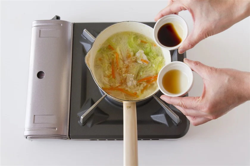 豚肉とせん切り野菜の簡単中華風スープ  のつくり方_2_3