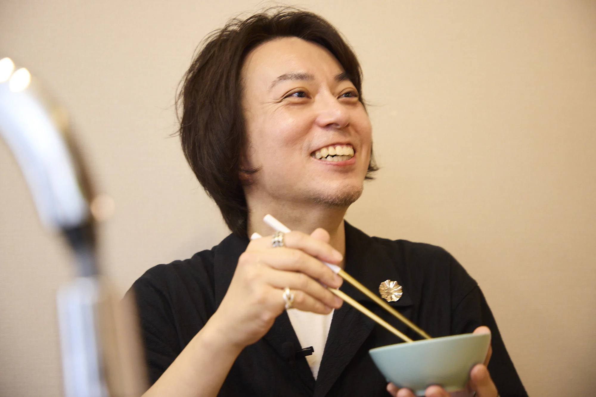 あおき監督の笑顔の画像