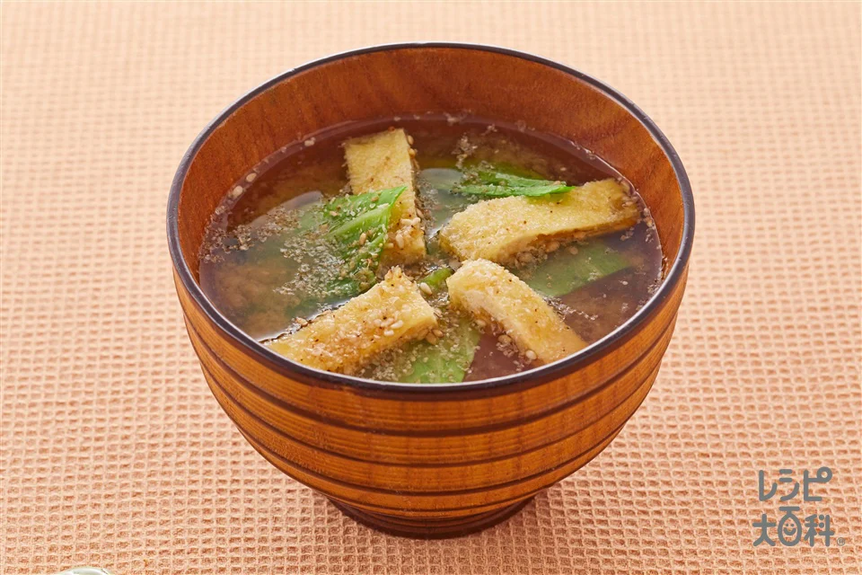 キャベツと油揚げのみそ汁