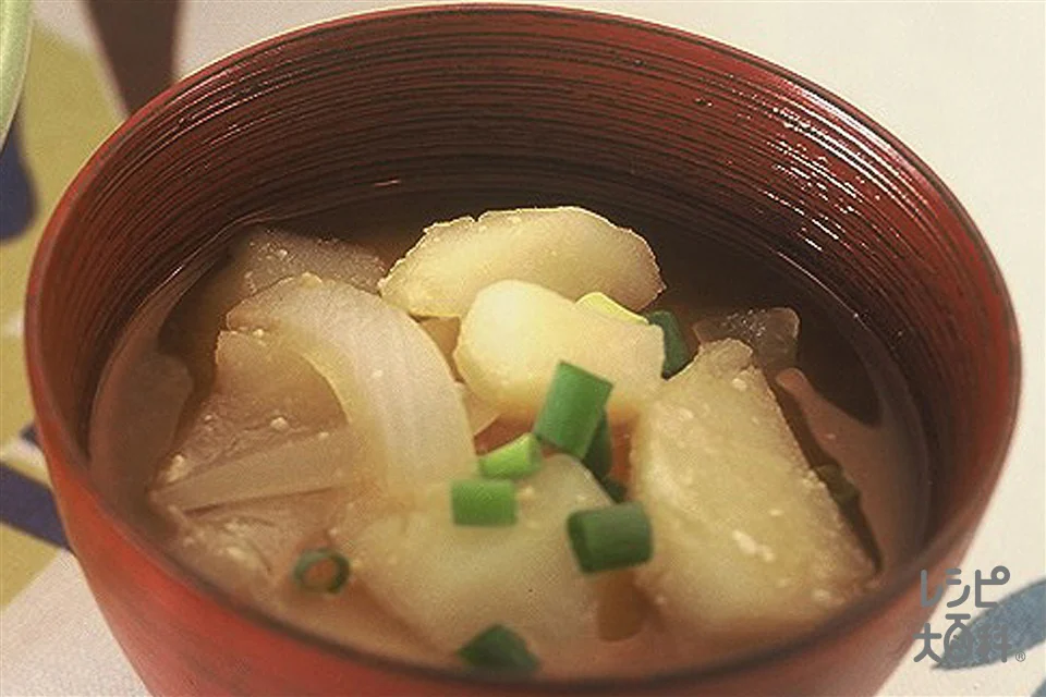 じゃがいもと玉ねぎのみそ汁