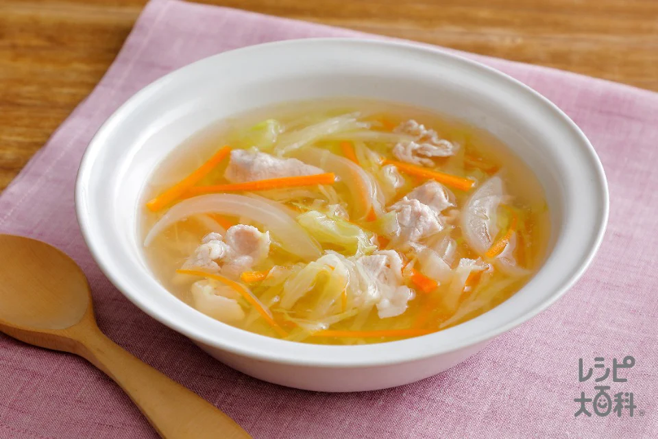 豚肉とせん切り野菜の簡単コンソメスープ