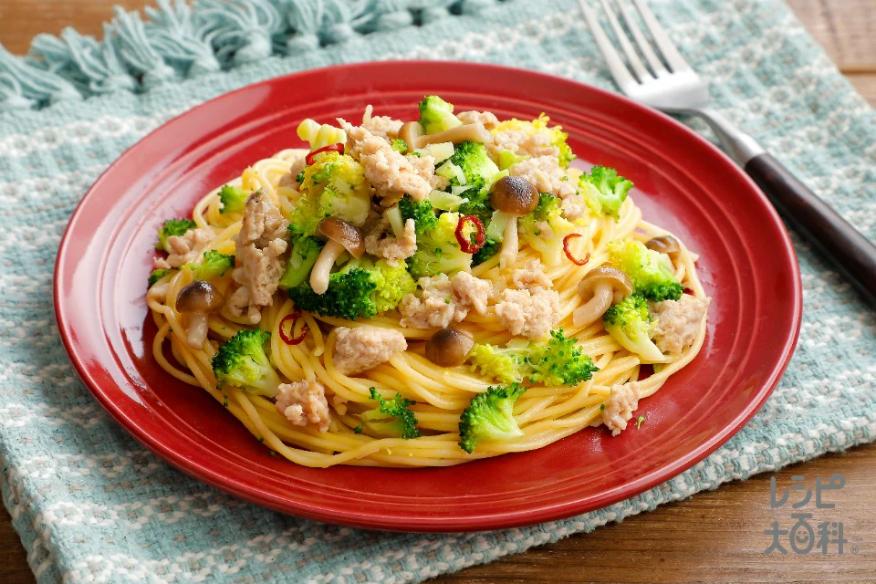 ひき肉とブロッコリーのワンパンペペロンチーノ