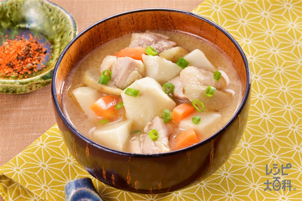 鶏肉と里いものみそ汁