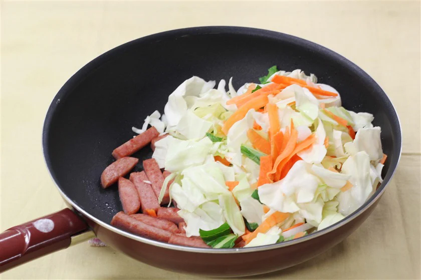 たっぷり野菜とポークランチョンミート炒めのつくり方_2_1