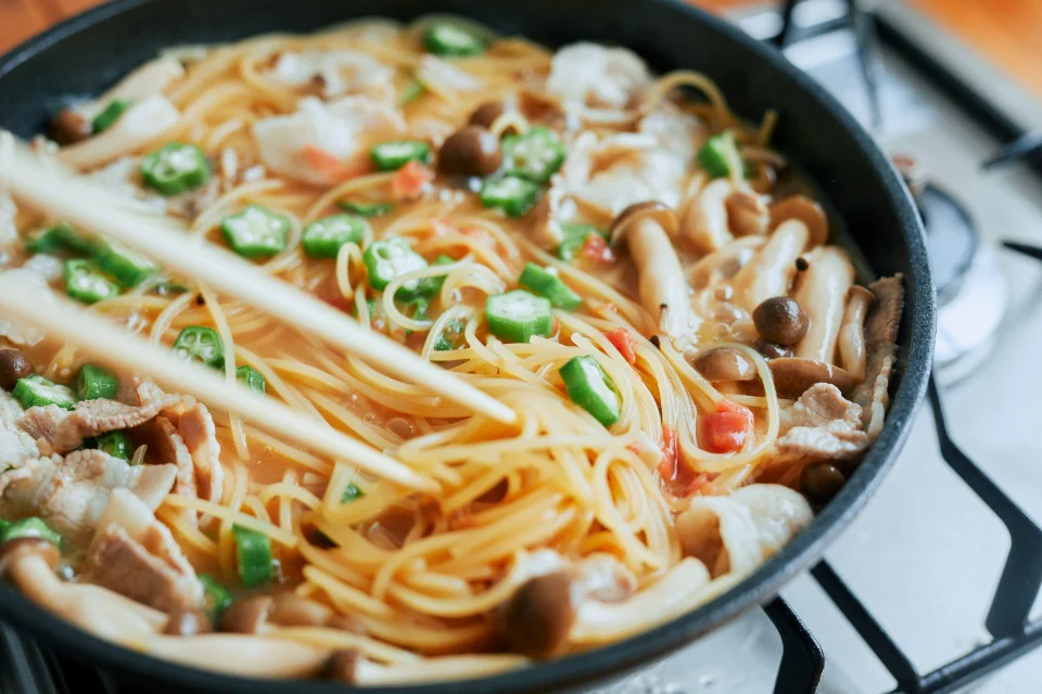 豚バラとオクラの梅風味パスタのつくり方_4_2