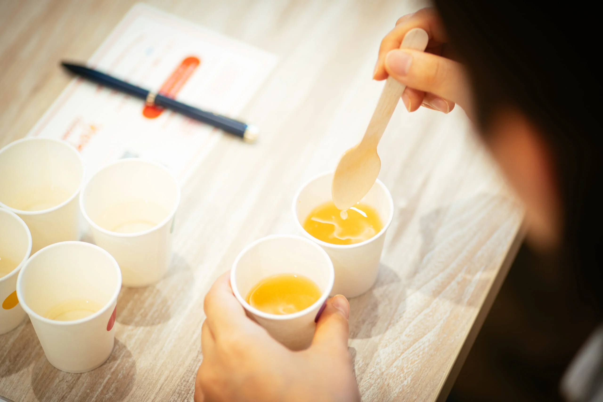 本物の鰹節を粉末状に。秘伝のレシピで「ほんだし®」へ