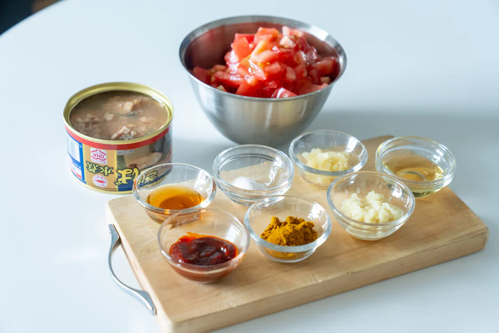「サバ缶とトマトの韓国風コチュジャンカレー」をつくってみよう！
