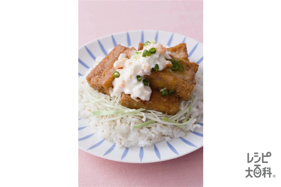 ごま飯厚揚げ丼　タルタルソース添え