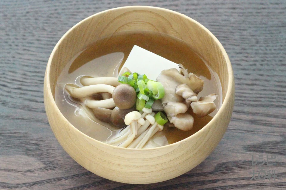 豆腐と3種のきのこの味噌汁