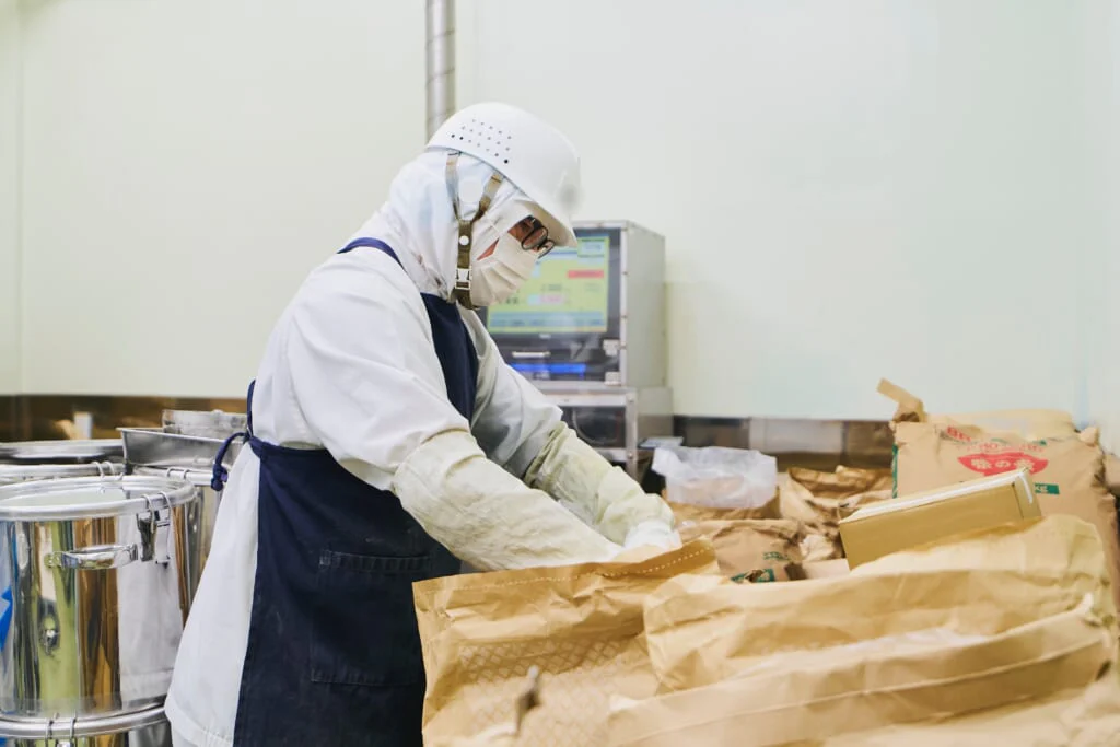 ひとつひとつ手作業で計測している