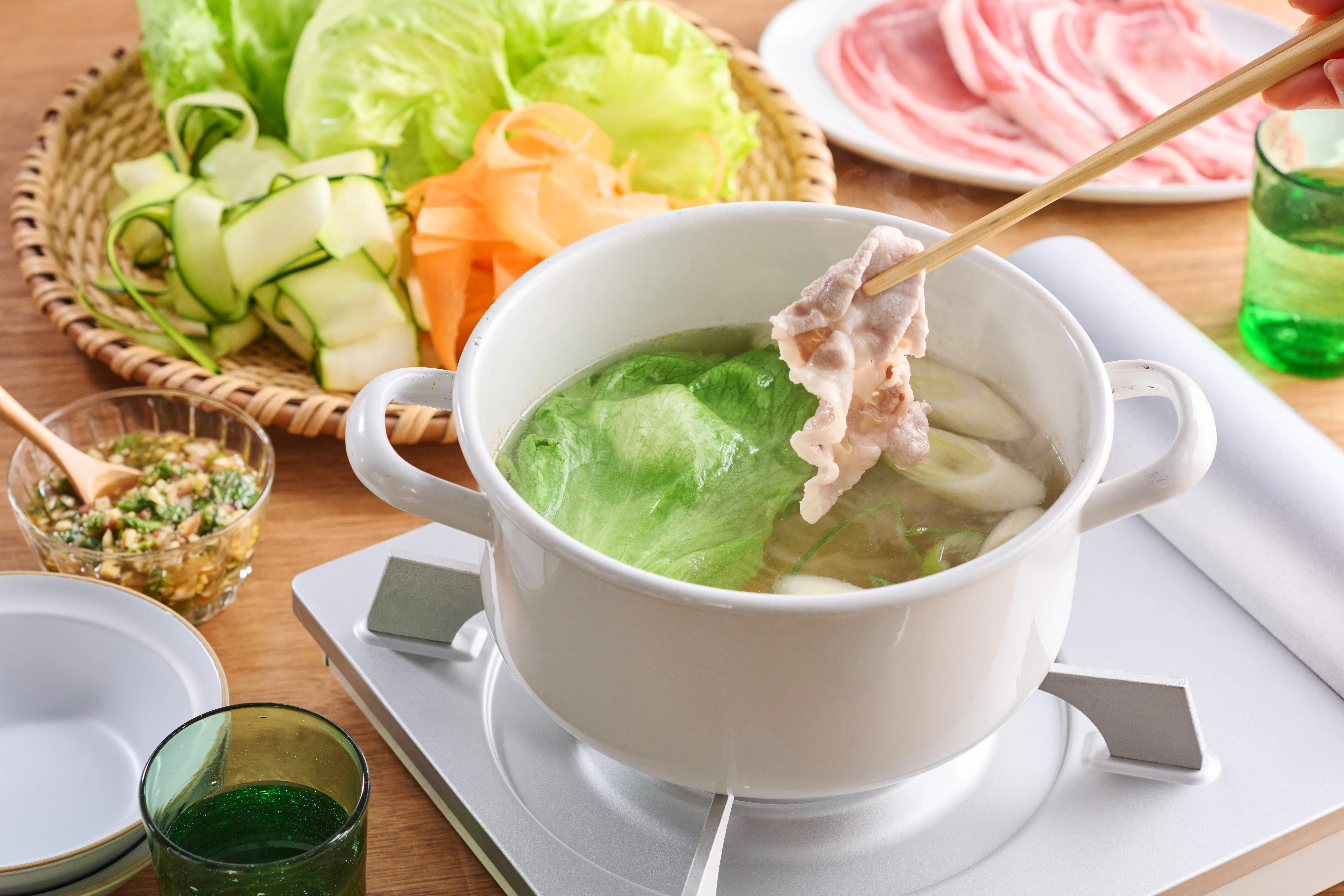 豚肉とレタスのしゃぶしゃぶ