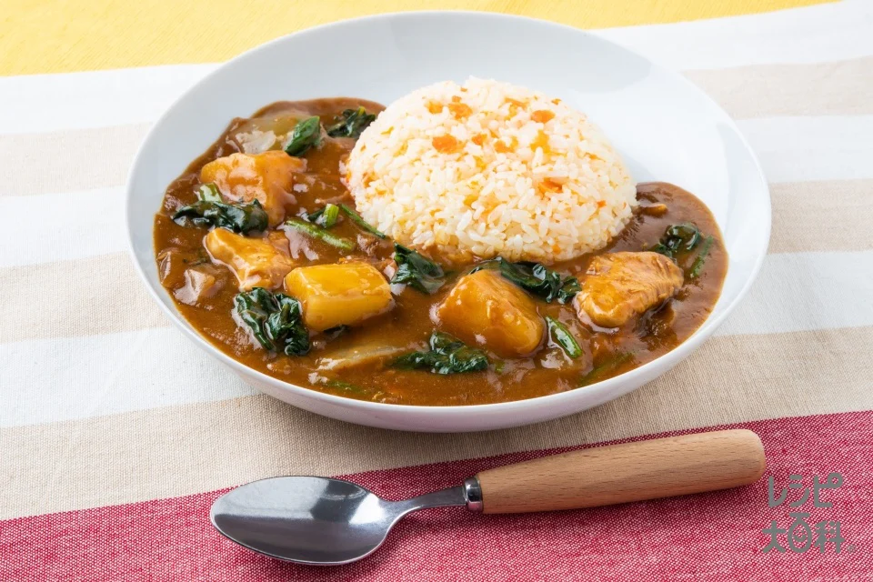 子供も喜ぶ!にんじんライスの野菜カレー