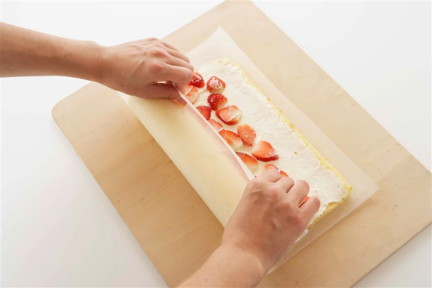 いちごのヨーグルトロールケーキのつくり方_12_2