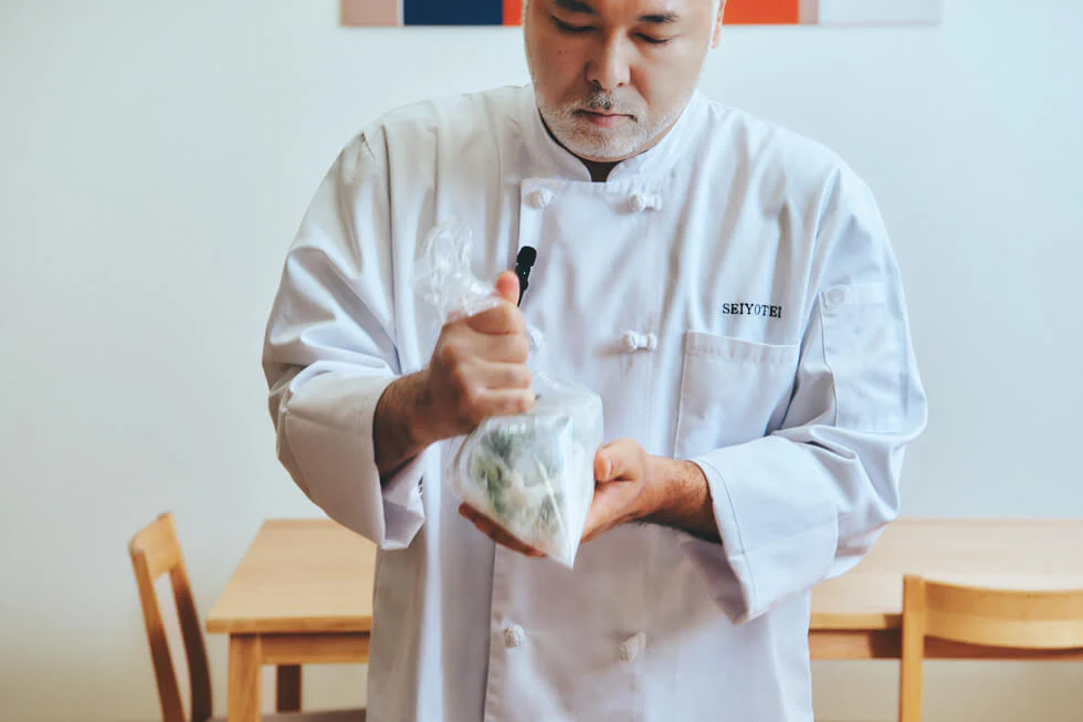ポイント4：小麦粉をシャカシャカ、お肉はギッシリ