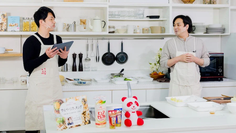 豆板醤を油で炒めておいしい!「肉味噌と白菜のピリ辛あえ麺」